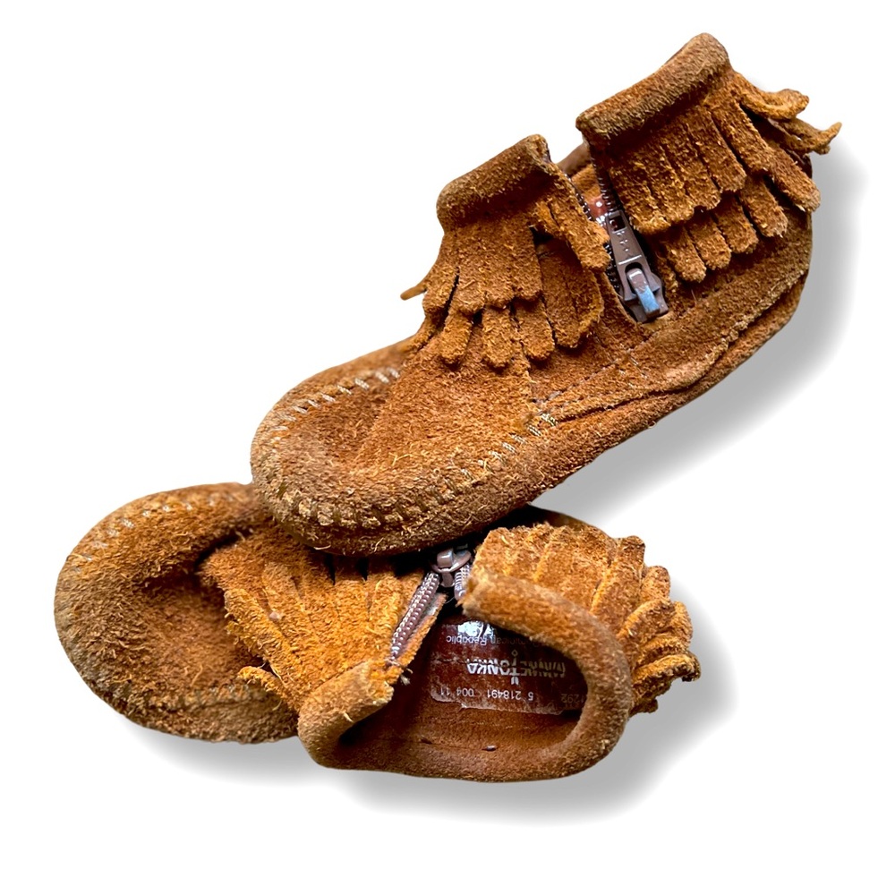 Minnetonka Tiny‎ Moccasins Size 5 Baby Girls Soft Leather Shoes